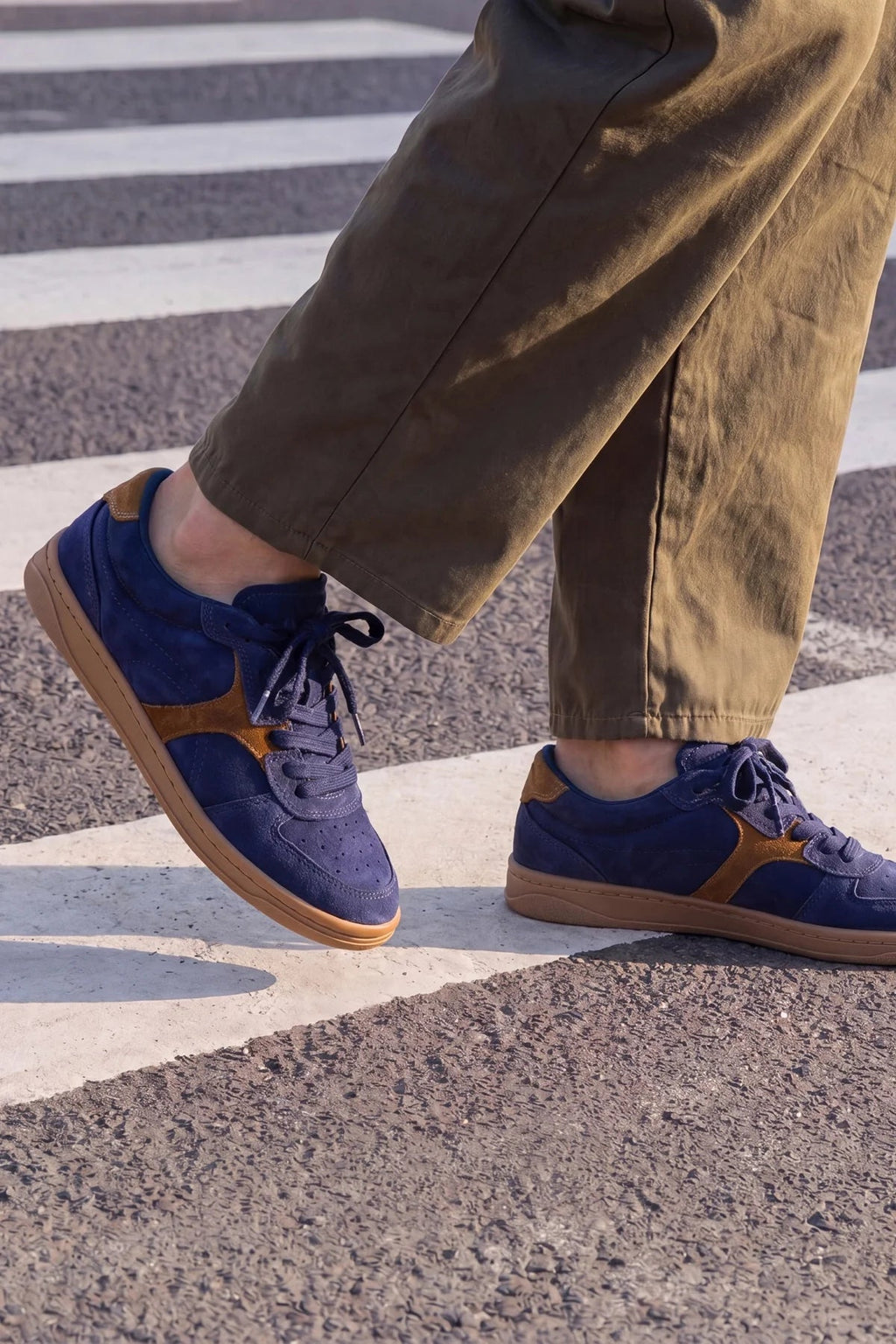 Larroude George Sneaker Navy Suede
