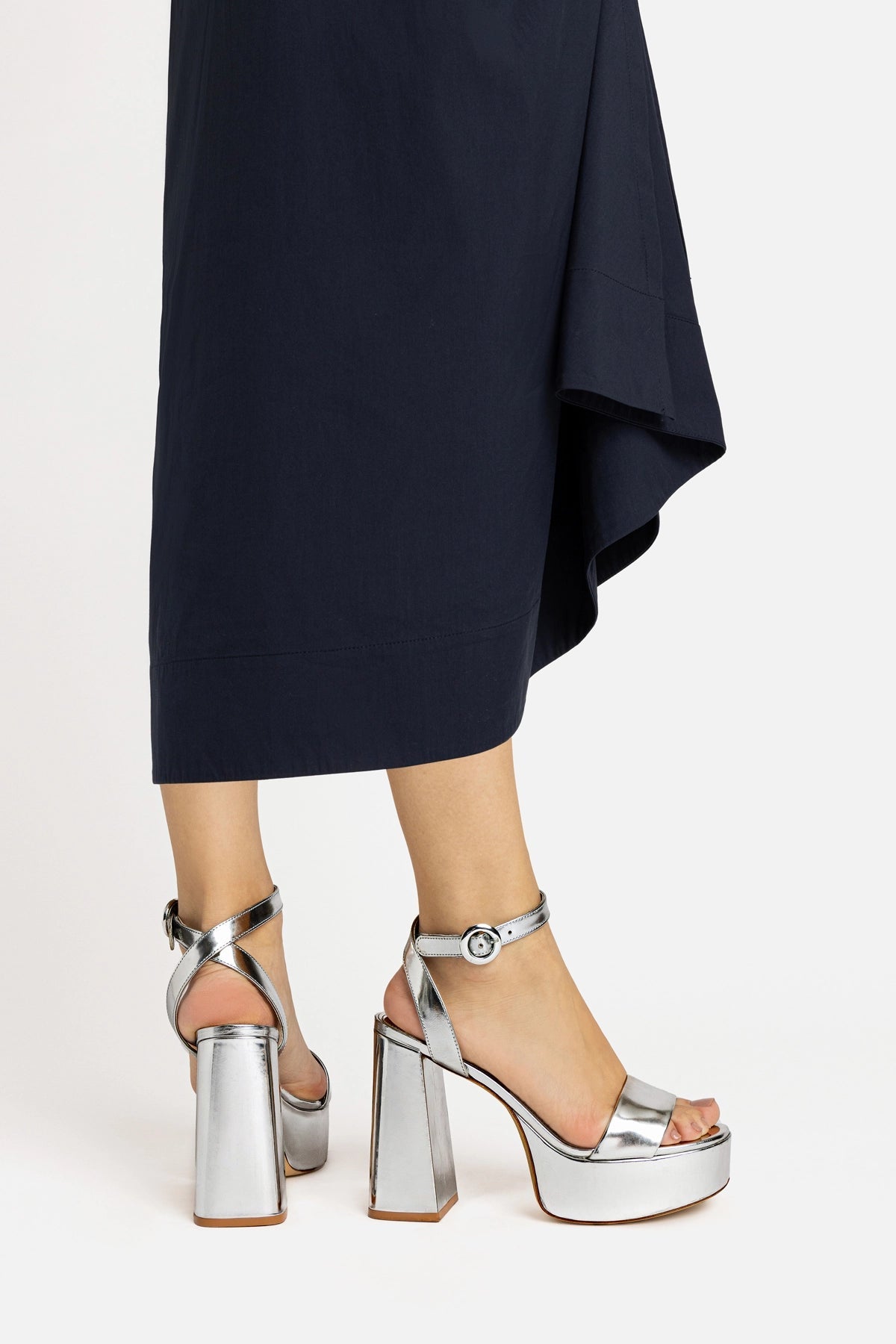 Larroude Dolly Sandal In Silver Specchio