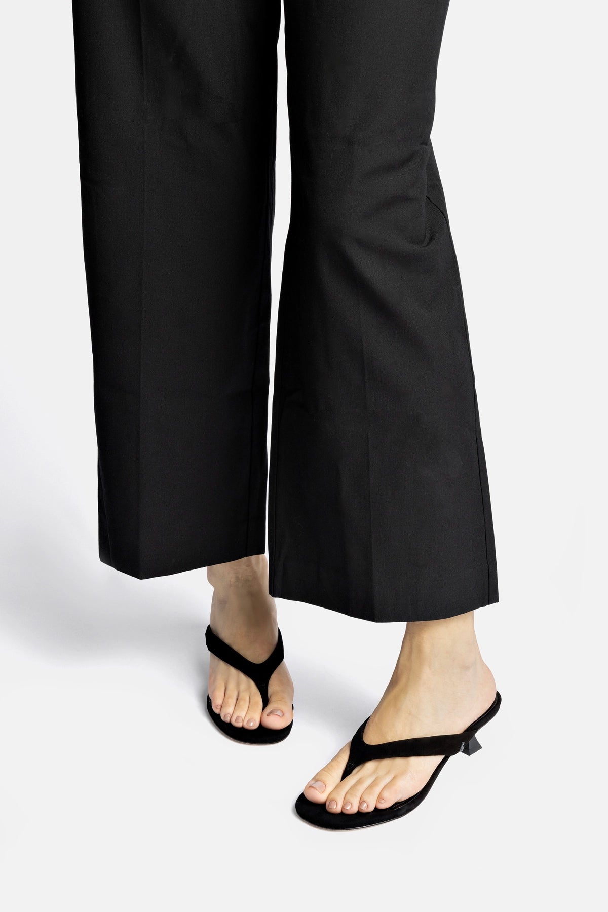 Larroude Gaia Low In Black Leather