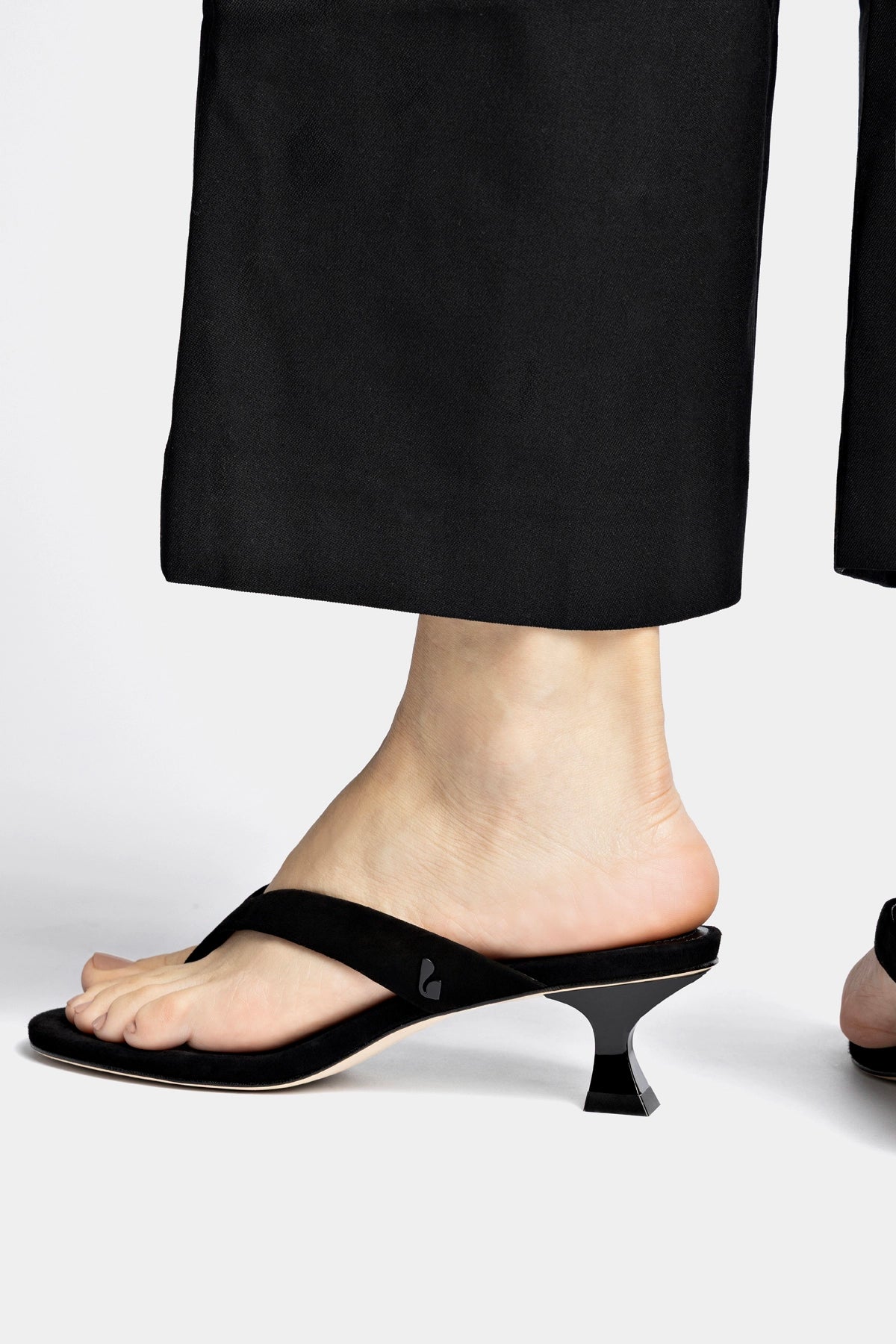 Larroude Gaia Low In Black Leather