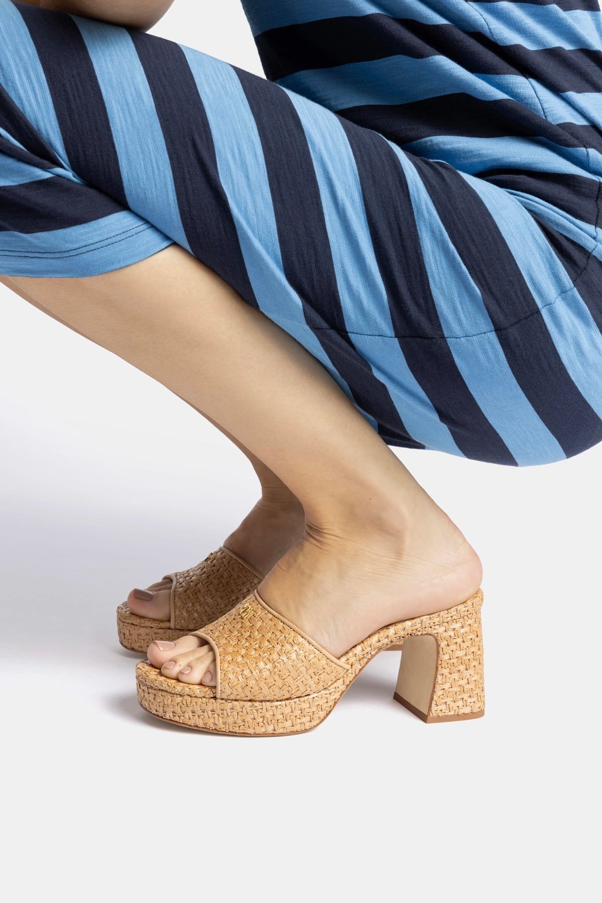 Larroude Dolly Low Mule In Natural And Beige Raffia