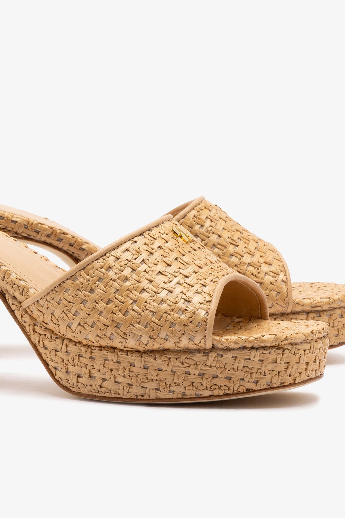 Larroude Dolly Low Mule In Natural And Beige Raffia