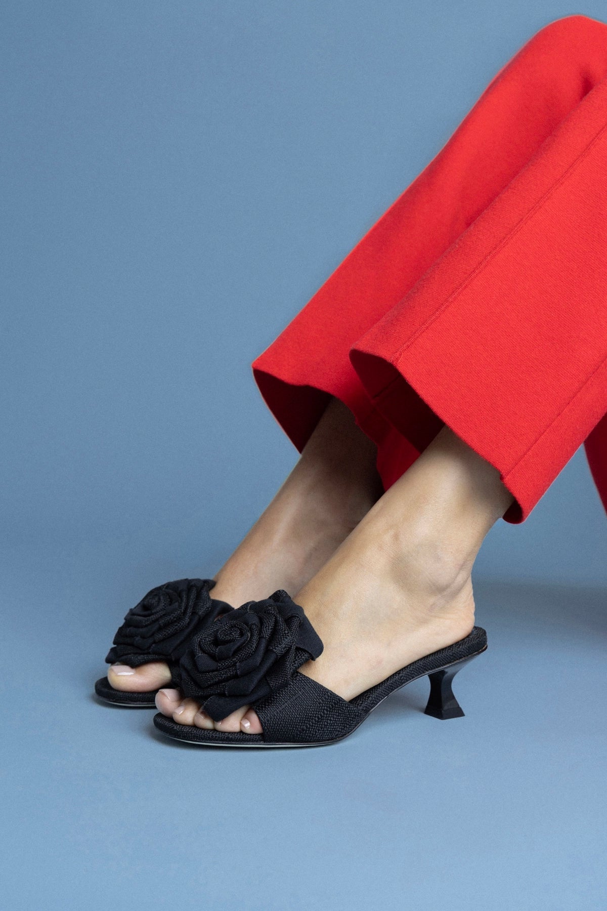 Larroude Scarlet Low Mule In Black Raffia