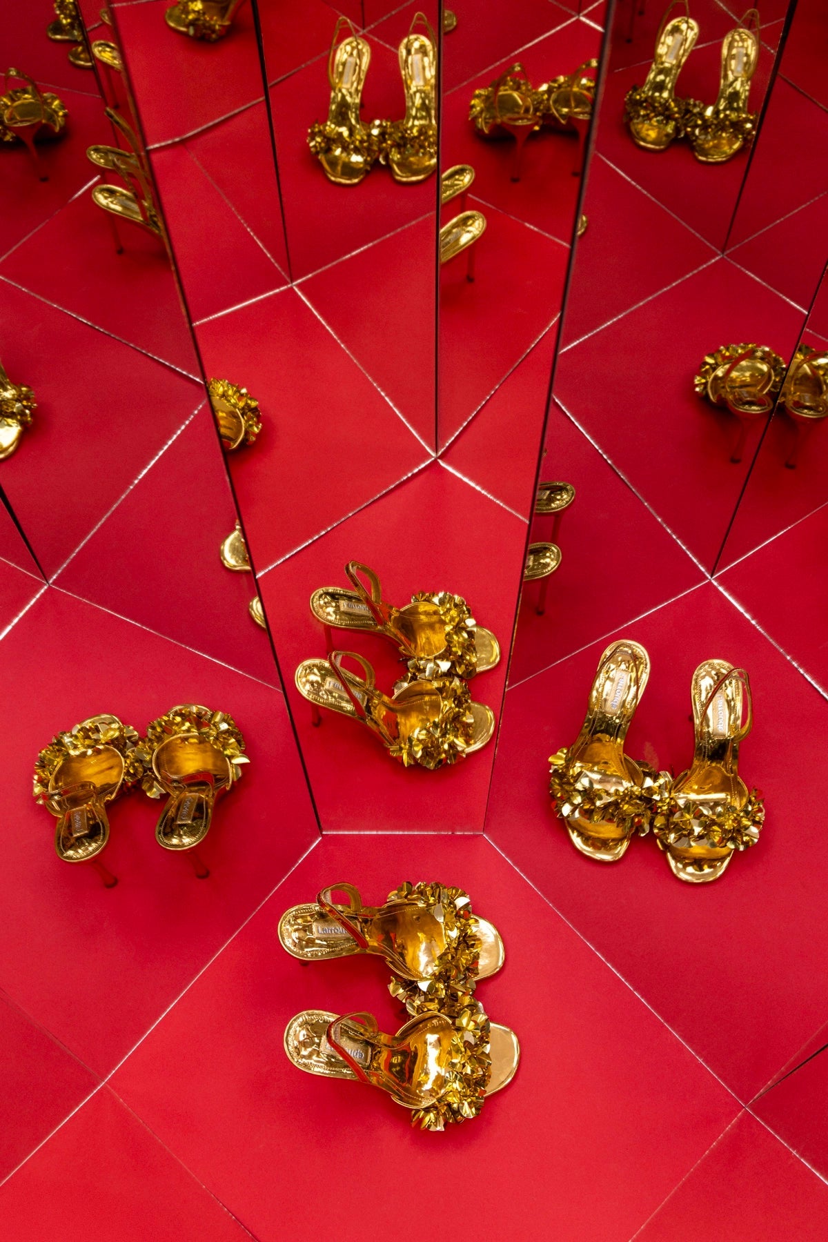 Larroude Morgan Sandal In Gold Specchio